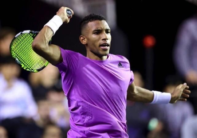 受采访时直 受采访时直