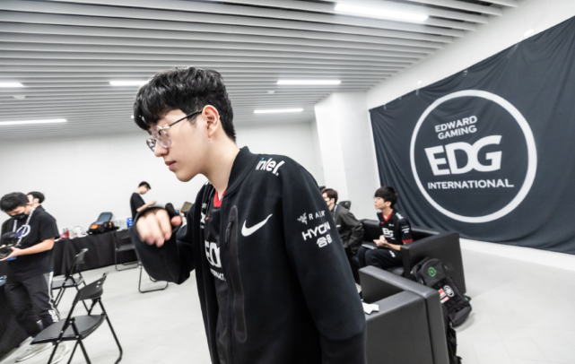 这个标签短 这个标签短