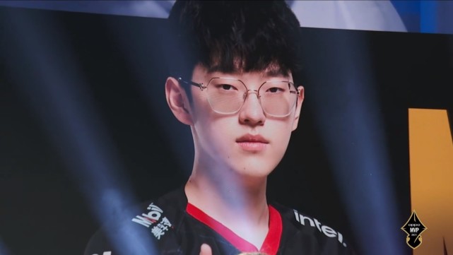 在降薪续约 在降薪续约